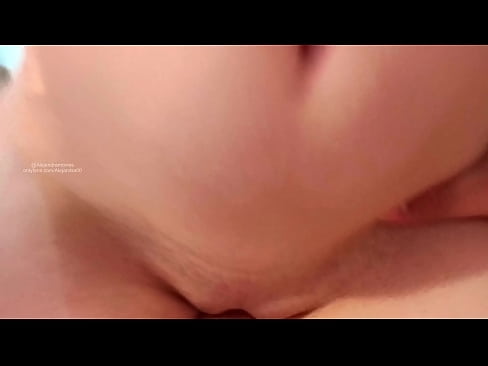 ❤️ 睡在姐姐的房间里，就这样被吵醒了 Porno